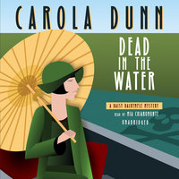 Dead in the Water: A Daisy Dalrymple Mystery - Carola Dunn