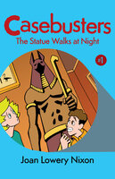 The Statue Walks at Night - Joan Lowery Nixon